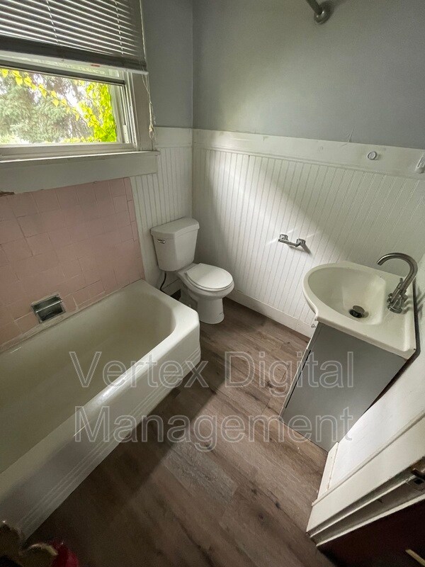 Foto del edificio - 703 Crown Ave