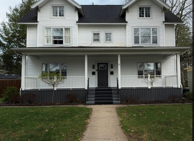 Building Photo - 1114 N Madison St