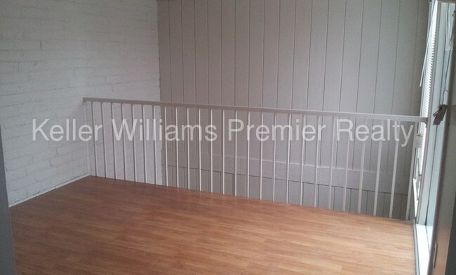Foto del edificio - 5421 Worthington Forest Pl W