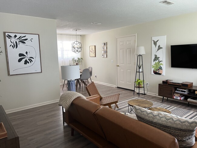 View of living room - 3006 Nottingham Way