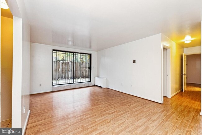 Foto del edificio - 8830 Piney Branch Rd