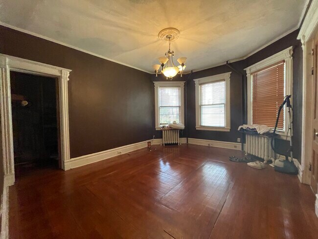 Bedroom - will paint - 41 Greenridge Ave