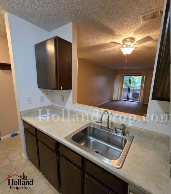 Building Photo - Charming 1-Bedroom Condo in a Quiet, Desirable Community ** Comimg Soon!**