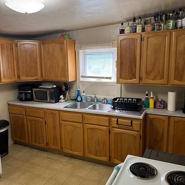 Foto del edificio - 319 N Elm St