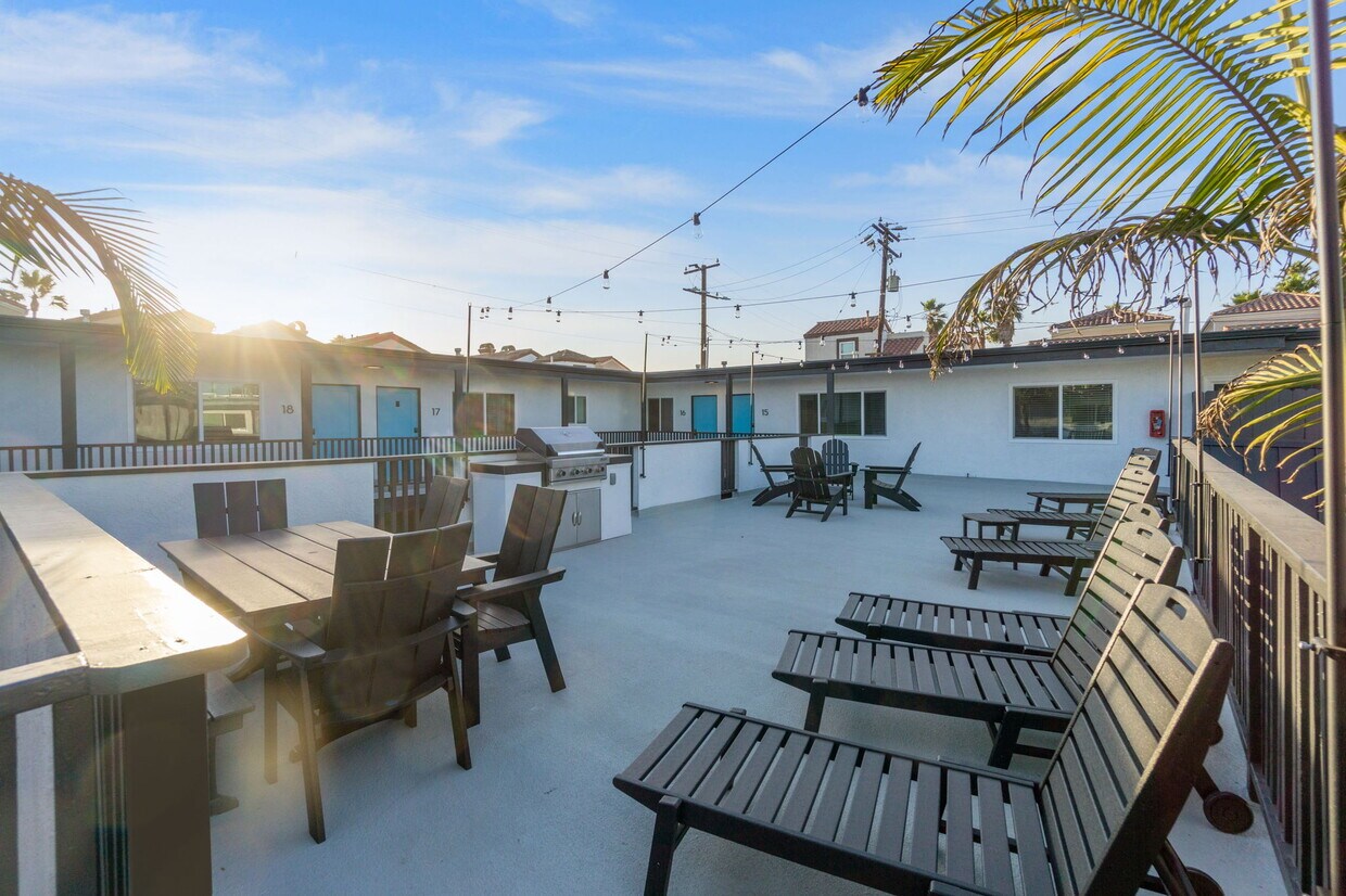 Ocean Breeze Terrace 125 16th St Huntington Beach, CA 92648