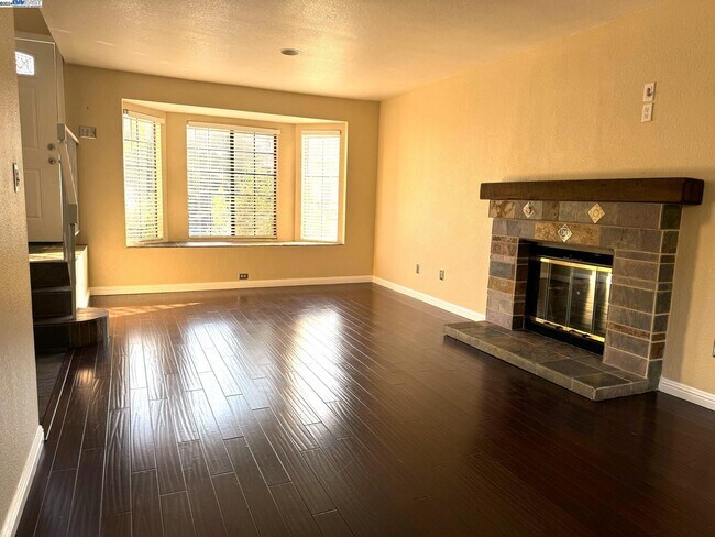 Foto del edificio - 7221 Sleepy Creek Dr