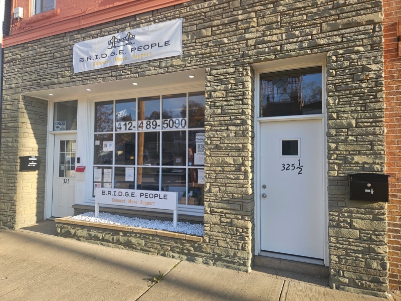 Photo - 325 W Main St (Carnegie, PA)