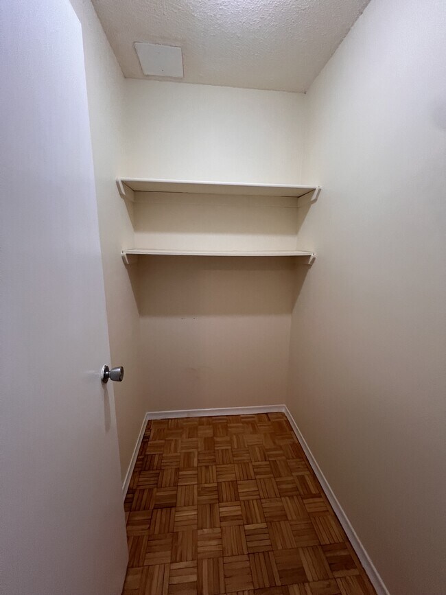 Photo du bâtiment - 800 Riddell Ave N