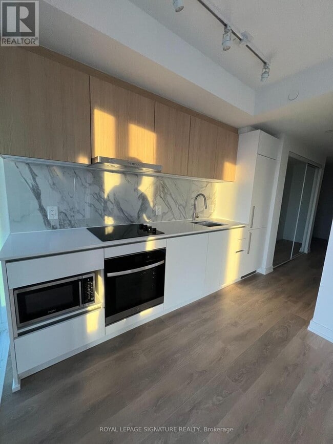 Photo du bâtiment - 1100 Sheppard Ave W