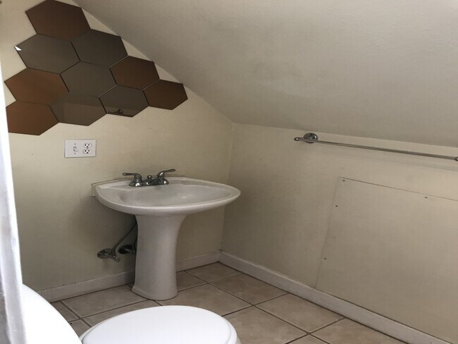 Building Photo - Colfax Vintage Duplex
