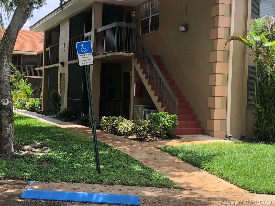 10468 NW 8th St, Pembroke Pines, FL 33026 Condo for Rent in Pembroke