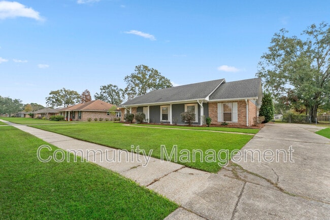 Building Photo - 6225 Chattanooga Dr