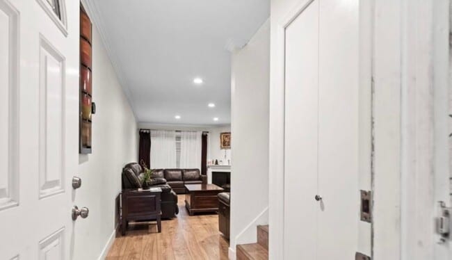 Building Photo - Excellent 4 Bed 2.5 Bath Home