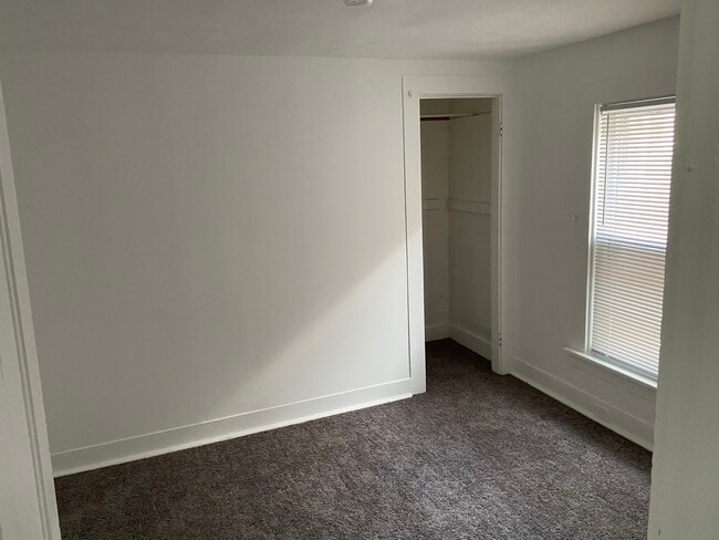 Dormitorio 1 - 904 W 26th St