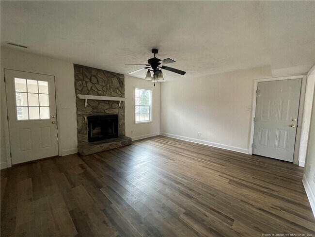 Foto del edificio - 7899 Burwell Dr