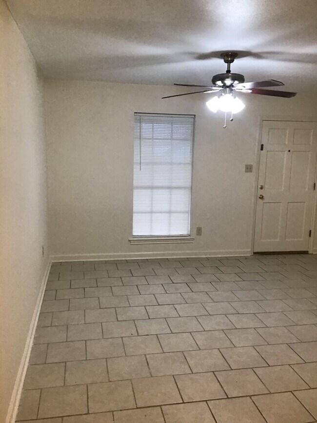 Building Photo - 7652 Bles Ave
