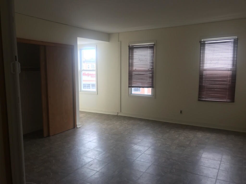 Primary Photo - 13245 Metropolitan Ave