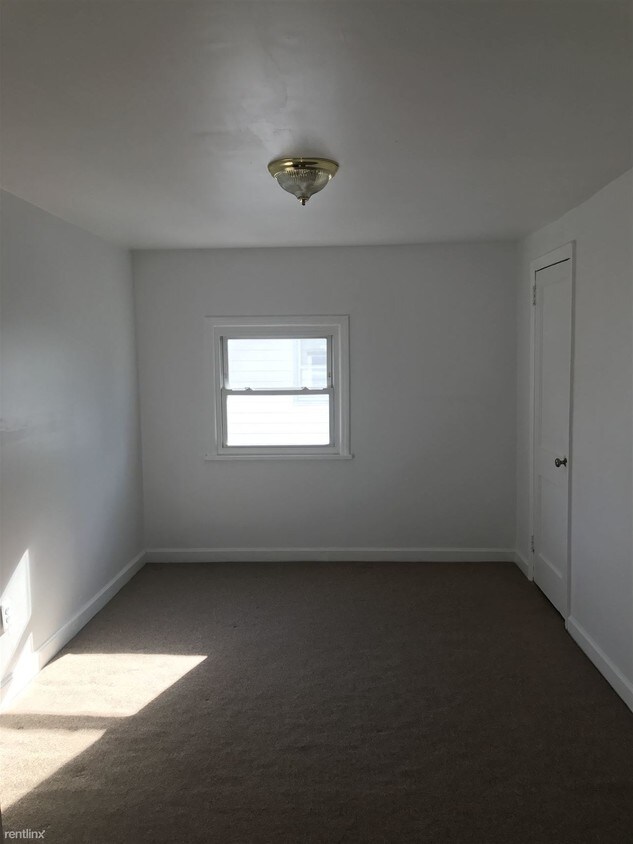 Primary Photo - 304 Garden St