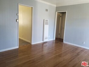 Building Photo - 1059 S Norton Ave