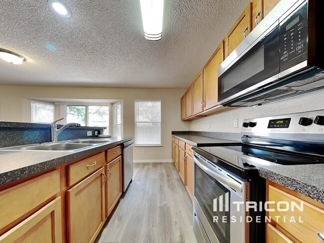 Building Photo - 7134 Beekman Lake Dr