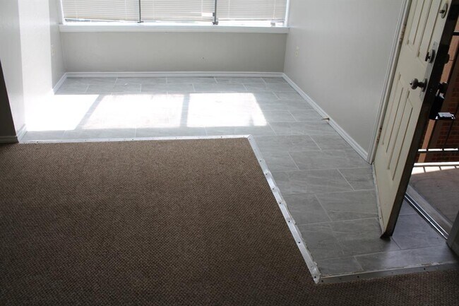 Foto del edificio - 9254 Forest Ln