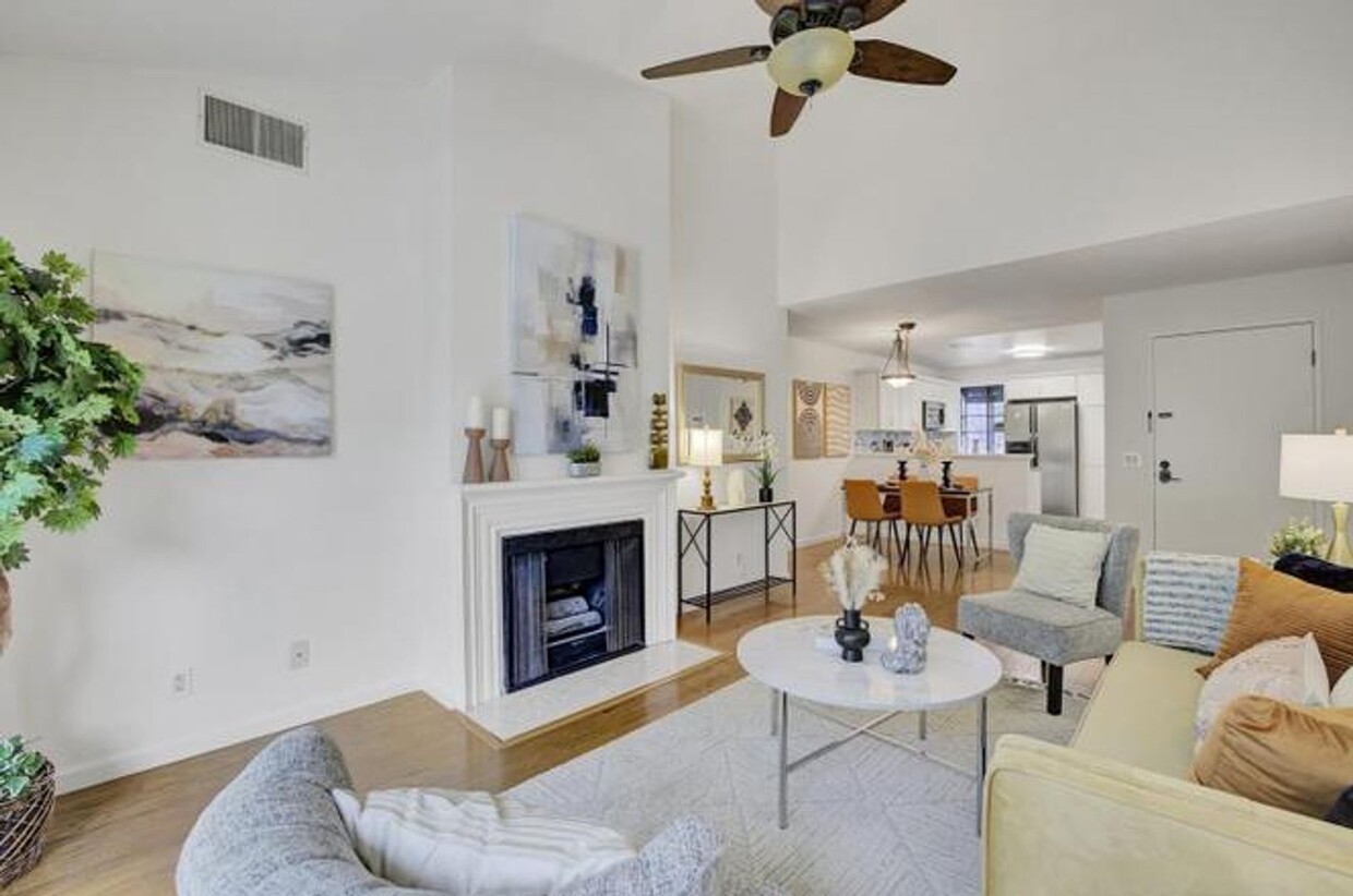 Foto principal - Spacious 2BR/2BA Condo in Prime Fremont Lo...