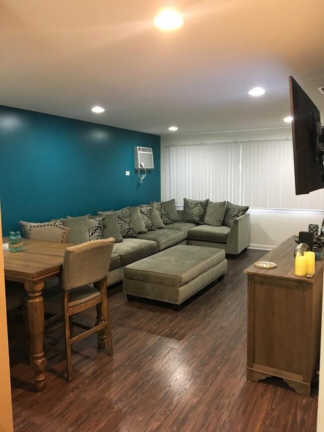Living Room - 312 Bensley Ave
