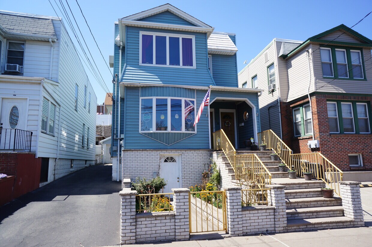 Primary Photo - 109 Davis Ave