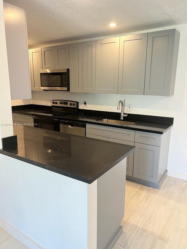 Foto del edificio - 11607 NW 29th St