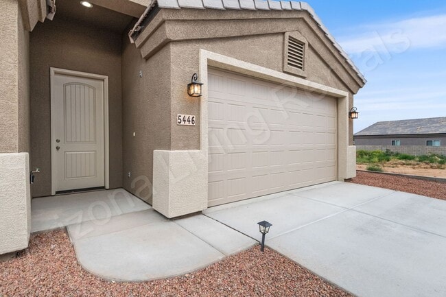 Building Photo - LOVELY HOME WITH ENERGY EFFICIENT FEATURES