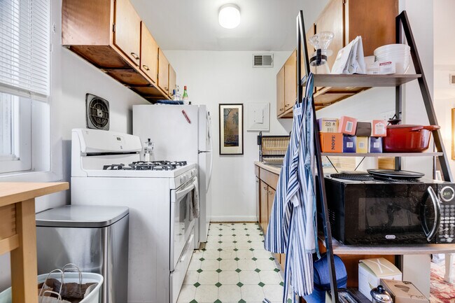 Building Photo - 3433 Mt Pleasant St NW