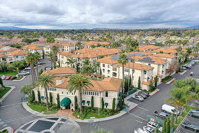 Building Photo - Palma Sorrento at Palm Valley