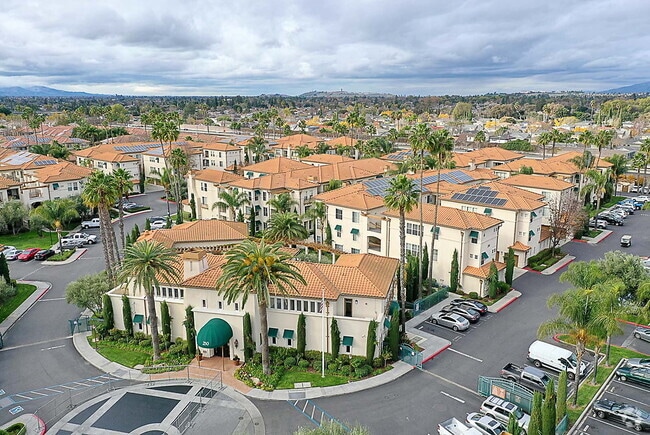 Building Photo - Palma Sorrento at Palm Valley