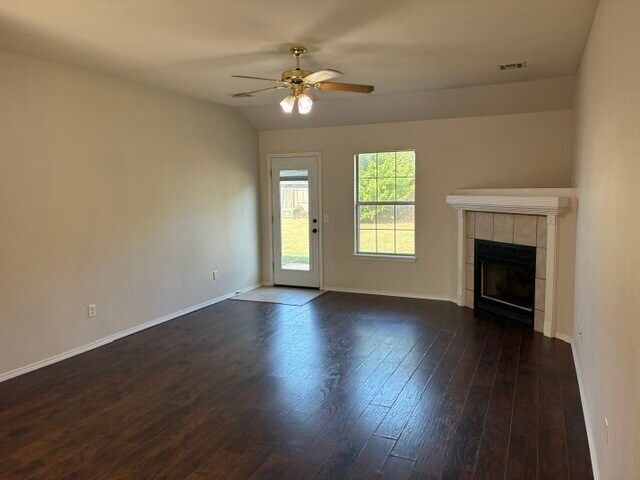 Building Photo - 520 Sun Meadow Dr