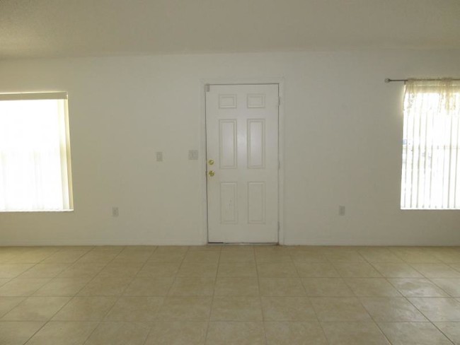 Building Photo - 3448 Montano Ave