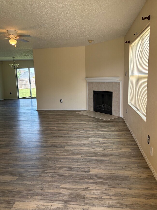 Building Photo - 8103 Zephyr Ct