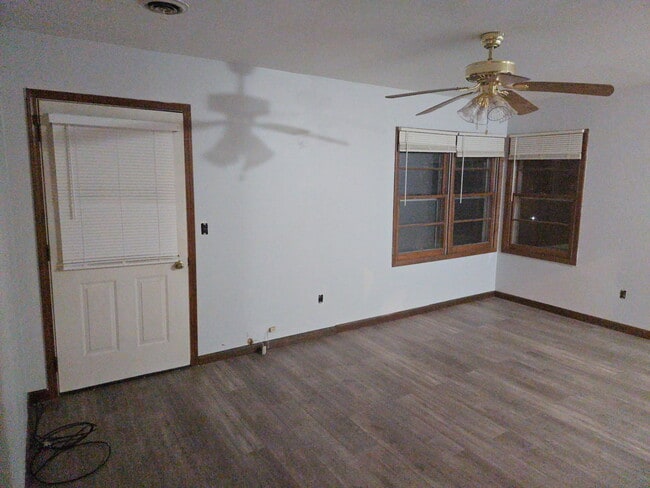 Foto del edificio - 605 W Bluff St