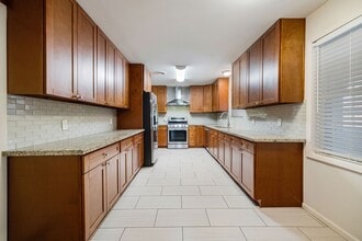 Building Photo - 5554 Beechnut St