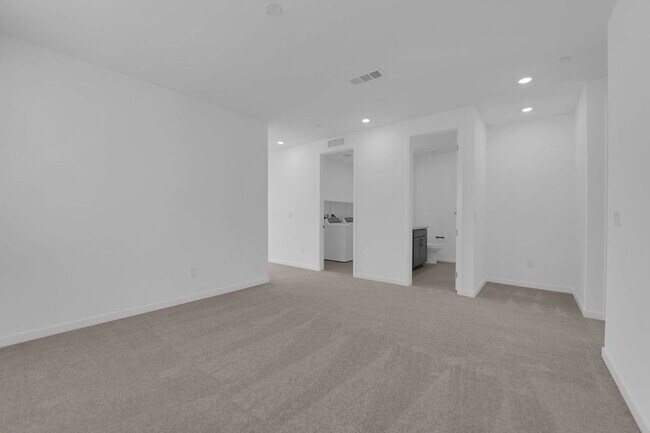 Foto del edificio - BRAND NEW Taylor Morrison Townhome | Lark Hill at Summerlin | 4 BD / 2.5 BA | 1,645 SF