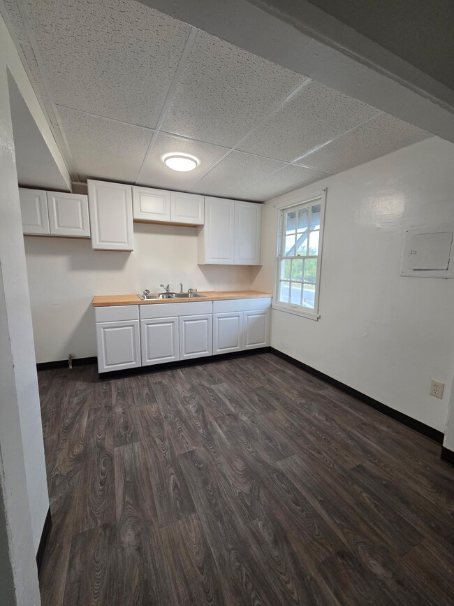 Building Photo - 1411 NW Carden Ave