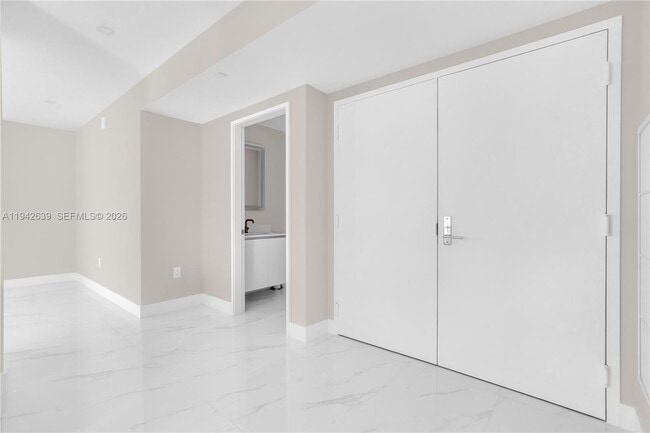 Building Photo - 700 NE 24th St