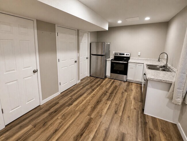 Foto del edificio - 1355 E 100th Ln