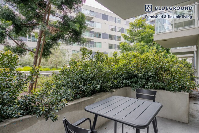 Foto del edificio - 2435 S Sepulveda Blvd