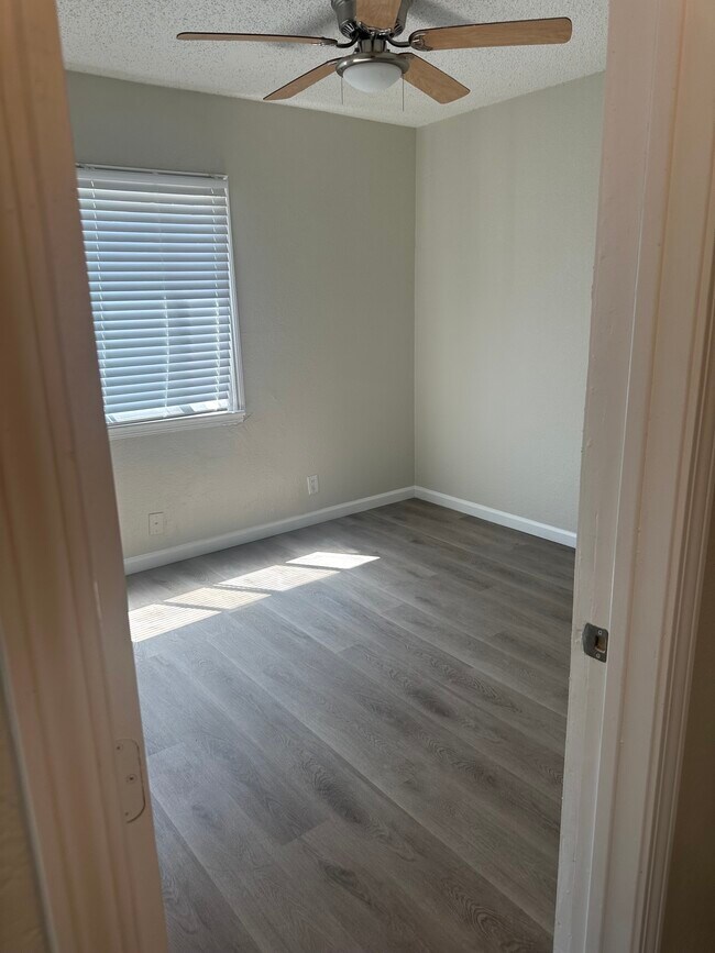 Foto del edificio - 45001 10th St W