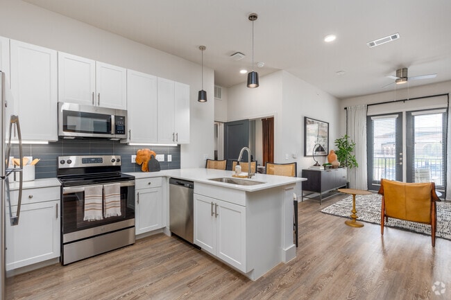 1BR, 1BA - 746SF | A2 - Cocina - The Mill Old Town