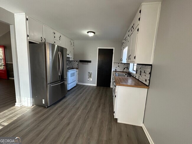 Foto del edificio - 3544 Lakeview Dr