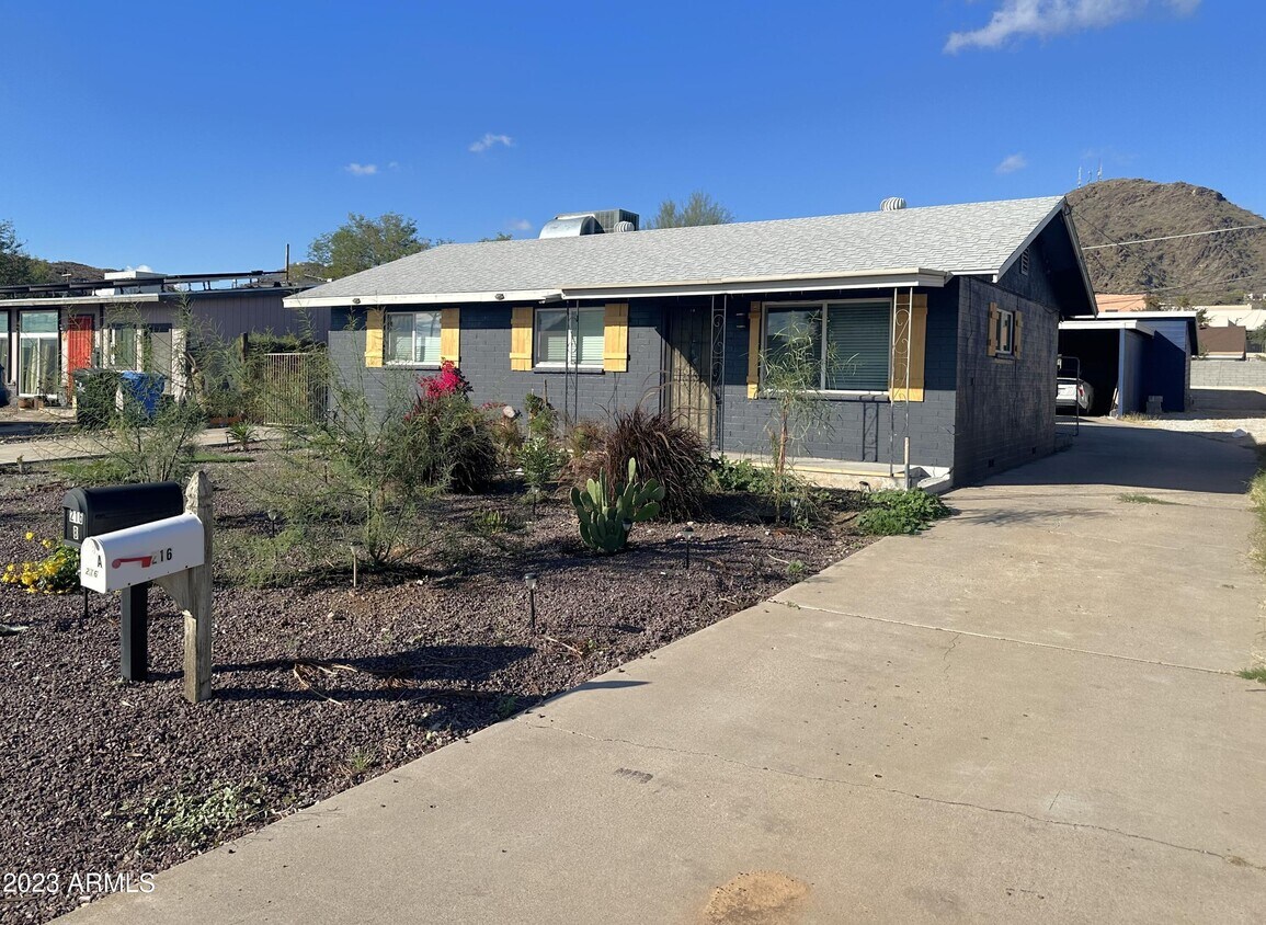 Primary Photo - 216 E Carol Ave