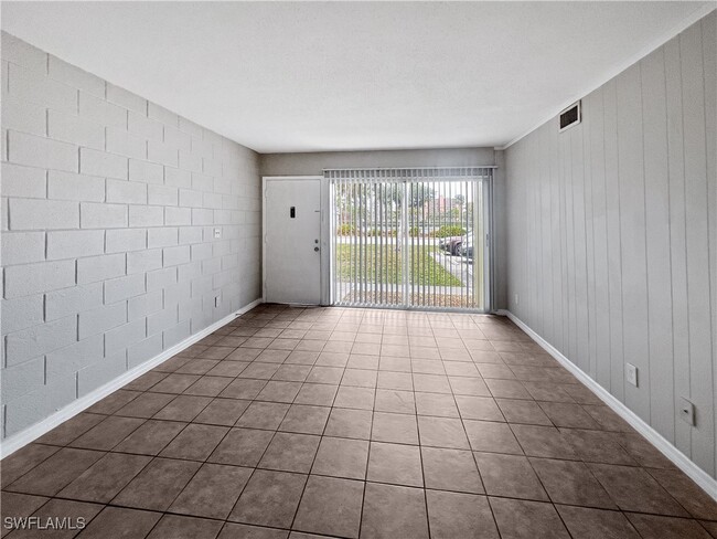 Building Photo - 1852 Golf View Ave