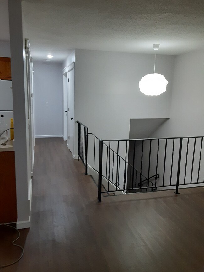Entry and hallway - 210 Leighton Dr