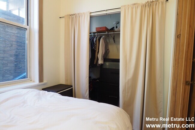 Foto del edificio - 2138 N Sheffield Ave